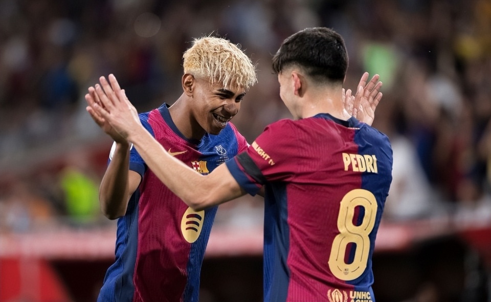 奥格斯堡2-0勒沃库森，吉安努利斯传射，药厂三中门框