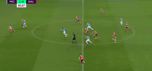 英超中游陷大乱斗！11队仅差6分，曼联利物浦等四队同积26分（英超中游混战白热化：11队分差仅6分，曼联、利物浦等四队同积26分）